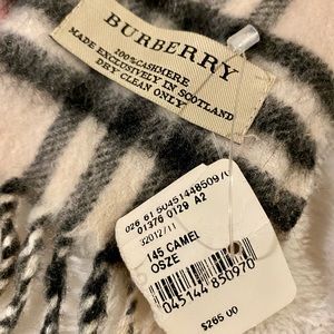 Burberry scarf original new with tags never worn no flaws